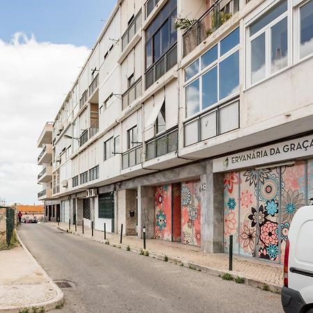 Stroll To Coffee Shops Near A Renovated Hillside Apartment In Graca Лиссабон Экстерьер фото