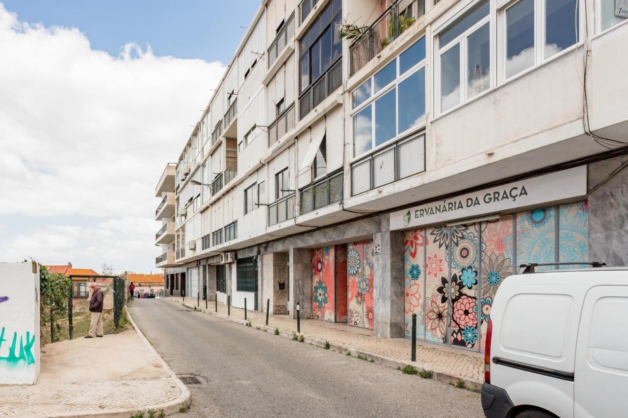 Stroll To Coffee Shops Near A Renovated Hillside Apartment In Graca Лиссабон Экстерьер фото