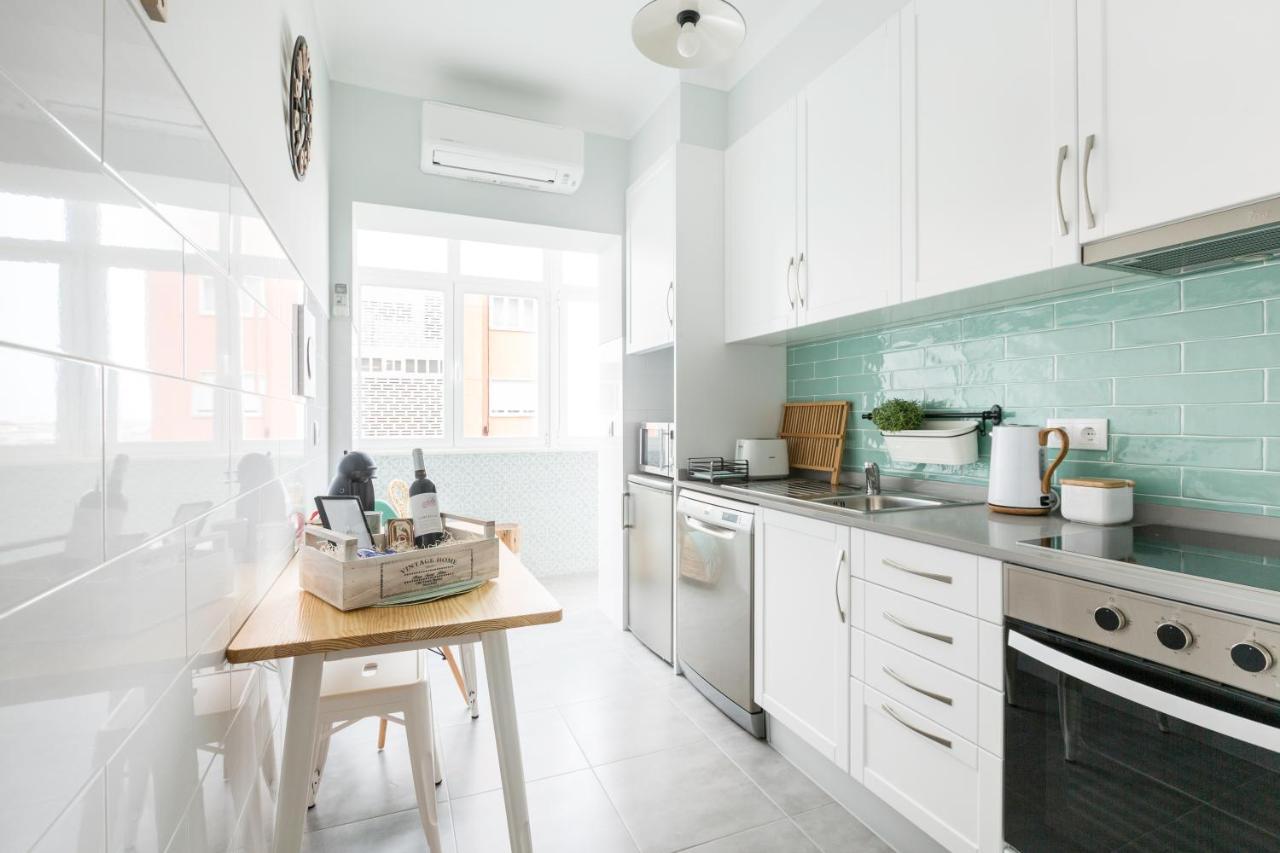 Stroll To Coffee Shops Near A Renovated Hillside Apartment In Graca Лиссабон Экстерьер фото