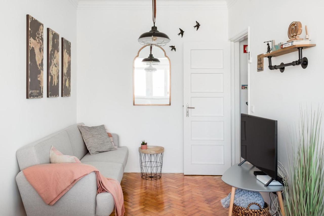 Stroll To Coffee Shops Near A Renovated Hillside Apartment In Graca Лиссабон Экстерьер фото